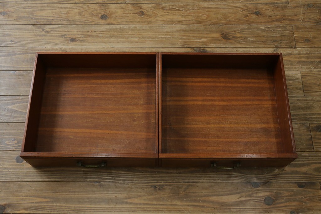 アジアンビンテージ　オリエンタル調の凝ったデザインが魅力の唐木製キャビネット　(R-057152)