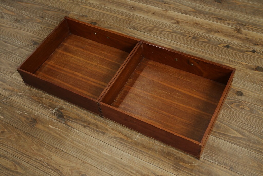 アジアンビンテージ　オリエンタル調の凝ったデザインが魅力の唐木製キャビネット　(R-057152)