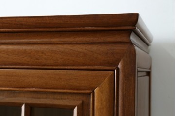 アジアンビンテージ　オリエンタル調の凝ったデザインが魅力の唐木製キャビネット　(R-057152)