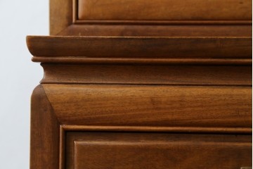 アジアンビンテージ　オリエンタル調の凝ったデザインが魅力の唐木製キャビネット　(R-057152)