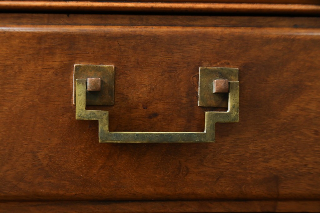 アジアンビンテージ　オリエンタル調の凝ったデザインが魅力の唐木製キャビネット　(R-057152)