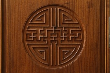 アジアンビンテージ　オリエンタル調の凝ったデザインが魅力の唐木製キャビネット　(R-057152)