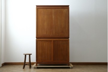 アジアンビンテージ　オリエンタル調の凝ったデザインが魅力の唐木製キャビネット　(R-057152)