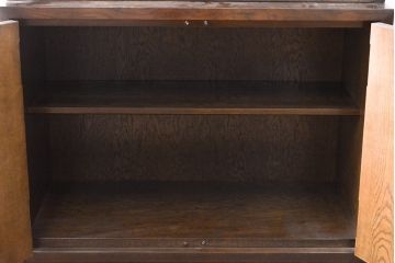 中古　カリモク　domani(ドマーニ)　Morganton(モーガントン)　モダンなデザインがステキなキャビネット(定価約43万円)(食器棚、飾り棚、本箱、収納棚)(R-057153)