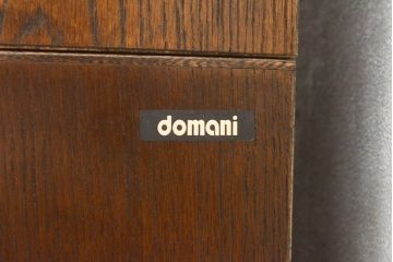 中古　カリモク　domani(ドマーニ)　Morganton(モーガントン)　モダンなデザインがステキなキャビネット(定価約70万円)(食器棚、飾り棚、本箱、収納棚)(R-057154)