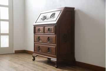 ビンテージ家具　オリエンタルなデザインが目を引くライティングビューロー(引き出し、チェスト、在宅用、在宅ワーク用デスク)(R-057155)