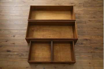 ビンテージ家具　オリエンタルなデザインが目を引くライティングビューロー(引き出し、チェスト、在宅用、在宅ワーク用デスク)(R-057155)