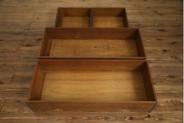 ビンテージ家具　オリエンタルなデザインが目を引くライティングビューロー(引き出し、チェスト、在宅用、在宅ワーク用デスク)(R-057155)