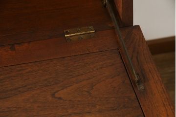 ビンテージ家具　オリエンタルなデザインが目を引くライティングビューロー(引き出し、チェスト、在宅用、在宅ワーク用デスク)(R-057155)
