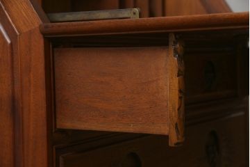 ビンテージ家具　オリエンタルなデザインが目を引くライティングビューロー(引き出し、チェスト、在宅用、在宅ワーク用デスク)(R-057155)