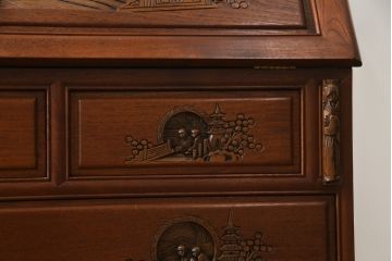 ビンテージ家具　オリエンタルなデザインが目を引くライティングビューロー(引き出し、チェスト、在宅用、在宅ワーク用デスク)(R-057155)