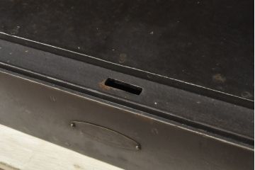 ヨーロッパアンティーク　超希少!　シャッター扉(蛇腹扉)がおしゃれ!メンズライクスタイルの空間づくりにおすすめの特大アイアンキャビネット(ラック、収納棚、本棚、書庫、キャビネット、店舗什器)(R-057178)