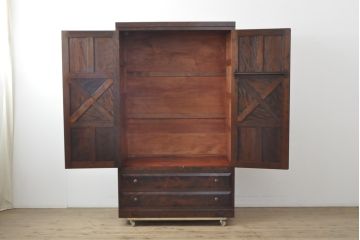 中古　美品　松本民芸家具　シックで品のある雰囲気が魅力的なD型洋服タンス(ワードローブ、チェスト、衣装箪笥、洋服タンス)(定価約60万円)(R-057181)
