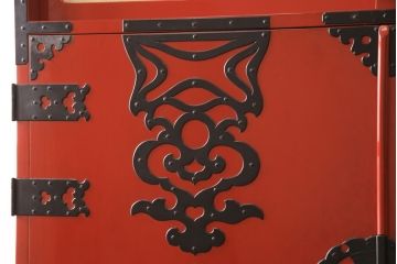 最高級!　手打ち金具と朱塗りのコントラストが美しい米沢箪笥(総桐箪笥、民芸箪笥、着物箪笥、衣装タンス、和たんす)(R-057184)