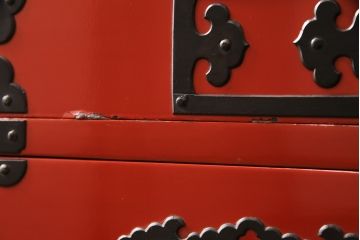 最高級!　手打ち金具と朱塗りのコントラストが美しい米沢箪笥(総桐箪笥、民芸箪笥、着物箪笥、衣装タンス、和たんす)(R-057184)