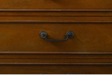 中古　DREXEL HERITAGE(ドレクセルヘリテイジ)　Triune(トライユン)　凛とした佇まいの食器棚(定価約90万円)(カップボード、キャビネット、収納棚、飾り棚)(R-057185)