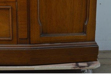 中古　DREXEL HERITAGE(ドレクセルヘリテイジ)　Triune(トライユン)　凛とした佇まいの食器棚(定価約90万円)(カップボード、キャビネット、収納棚、飾り棚)(R-057185)