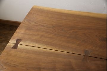 中古　美品　ジョージナカシマ(桜製作所)　MINGUREN DINING(ミングレンダイニング)　美しい木目とどっしりとした佇まいが魅力的なダイニングテーブル(ジョージ・ナカシマ)(定価約120万円)(R-057187)