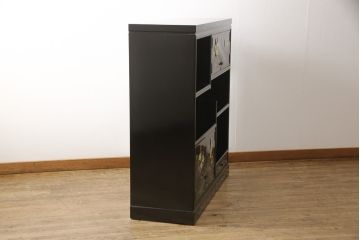 中古　美品　高級民芸家具　華やかな孔雀の螺鈿(らでん)細工が目を引く飾り棚(定価約90万円)(収納棚、戸棚、茶棚)(R-057188)