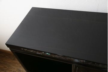 中古　美品　高級民芸家具　華やかな孔雀の螺鈿(らでん)細工が目を引く飾り棚(定価約90万円)(収納棚、戸棚、茶棚)(R-057188)