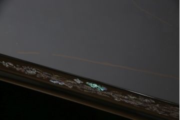 中古　美品　高級民芸家具　華やかな孔雀の螺鈿(らでん)細工が目を引く飾り棚(定価約90万円)(収納棚、戸棚、茶棚)(R-057188)
