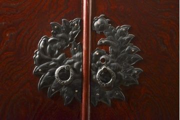 中古　美品　ケヤキ(欅)材・中桐　落ち着いた品のある佇まいが魅力的な国産民芸箪笥(和箪笥、衣装箪笥、収納箪笥、引き出し、チェスト)(R-057189)