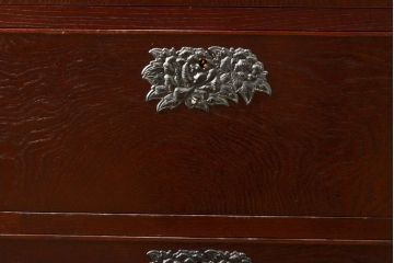 中古　美品　ケヤキ(欅)材・中桐　落ち着いた品のある佇まいが魅力的な国産民芸箪笥(和箪笥、衣装箪笥、収納箪笥、引き出し、チェスト)(R-057189)