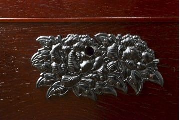 中古　美品　ケヤキ(欅)材・中桐　落ち着いた品のある佇まいが魅力的な国産民芸箪笥(和箪笥、衣装箪笥、収納箪笥、引き出し、チェスト)(R-057189)