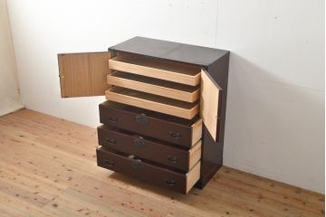 中古　美品　ケヤキ(欅)材・中桐　落ち着いた品のある佇まいが魅力的な国産民芸箪笥(和箪笥、衣装箪笥、収納箪笥、引き出し、チェスト)(R-057191)