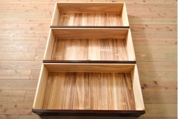 中古　美品　ケヤキ(欅)材・中桐　落ち着いた品のある佇まいが魅力的な国産民芸箪笥(和箪笥、衣装箪笥、収納箪笥、引き出し、チェスト)(R-057191)