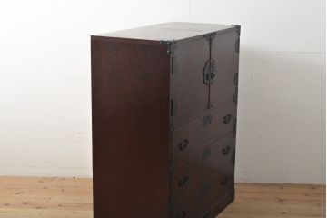 中古　美品　ケヤキ(欅)材・中桐　落ち着いた品のある佇まいが魅力的な国産民芸箪笥(和箪笥、衣装箪笥、収納箪笥、引き出し、チェスト)(R-057191)