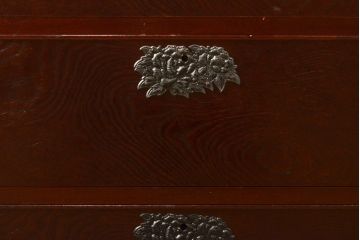 中古　美品　ケヤキ(欅)材・中桐　落ち着いた品のある佇まいが魅力的な国産民芸箪笥(和箪笥、衣装箪笥、収納箪笥、引き出し、チェスト)(R-057191)