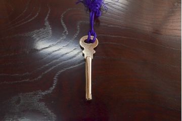 中古　美品　ケヤキ(欅)材・中桐　落ち着いた品のある佇まいが魅力的な国産民芸箪笥(和箪笥、衣装箪笥、収納箪笥、引き出し、チェスト)(R-057191)