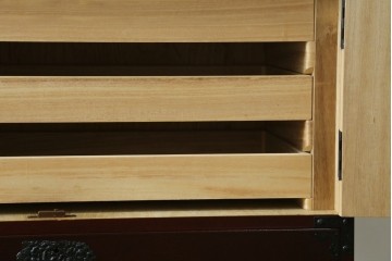 中古　美品　ケヤキ(欅)材・中桐　落ち着いた品のある佇まいが魅力的な国産民芸箪笥　(R-057191)