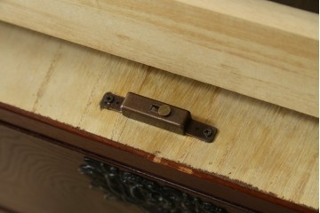 中古　美品　ケヤキ(欅)材・中桐　落ち着いた品のある佇まいが魅力的な国産民芸箪笥　(R-057191)
