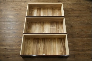 中古　美品　ケヤキ(欅)材・中桐　落ち着いた品のある佇まいが魅力的な国産民芸箪笥　(R-057191)