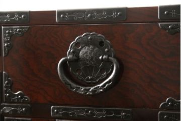 中古　美品　民芸家具　熊野洞　木地呂塗り　欅(ケヤキ)　落ち着きのある色合いと取り入れやすいサイズが魅力の仙台箪笥(整理タンス、収納箪笥、引き出し、サイドチェスト)(R-057200)
