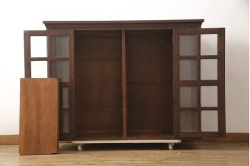 中古　北海道民芸家具　脚(台輪)付きリメイク　落ち着きのあるシックな佇まいが魅力のサイドボード(収納棚、飾り棚、戸棚、本箱、ブックケース、キャビネット)(R-057201)