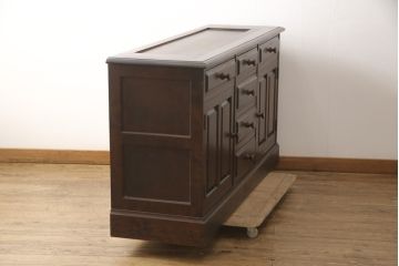 中古　北海道民芸家具　天板付きリメイク　木のあたたかみを感じるサイドボード(収納棚、リビングボード、キャビネット)(R-057202)