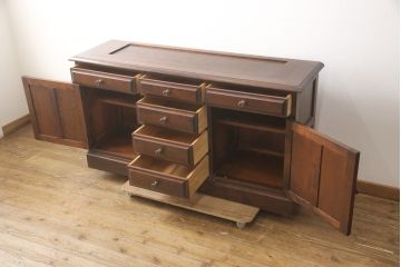 中古　北海道民芸家具　天板付きリメイク　木のあたたかみを感じるサイドボード(収納棚、リビングボード、キャビネット)(R-057202)
