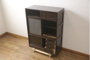 中古　美品　民芸家具　前面ケヤキ材　和モダンな空間づくりにオススメの水屋箪笥キャビネット(食器棚、収納棚、戸棚)(R-057205)