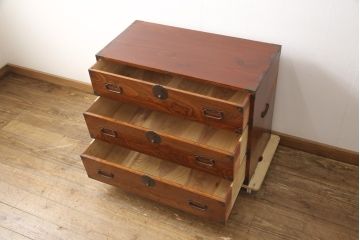 和製アンティーク　美品　前面ケヤキ(欅)材　漆の綺麗な庄内箪笥ローボード(ローチェスト、引き出し、衣装タンス、和箪笥)(R-057206)