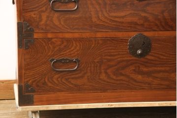 和製アンティーク　美品　前面ケヤキ(欅)材　漆の綺麗な庄内箪笥ローボード(ローチェスト、引き出し、衣装タンス、和箪笥)(R-057206)