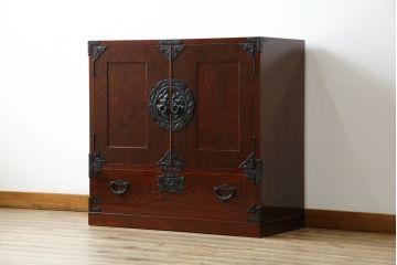 中古　美品　民芸家具　漆の綺麗な木地呂塗りが魅力　岩谷堂箪笥の着物箪笥(引き出し、衣装タンス、和箪笥)(R-057208)