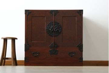 中古　美品　民芸家具　漆の綺麗な木地呂塗りが魅力　岩谷堂箪笥の着物箪笥(引き出し、衣装タンス、和箪笥)(R-057208)