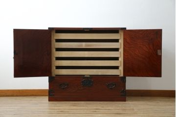 中古　美品　民芸家具　漆の綺麗な木地呂塗りが魅力　岩谷堂箪笥の着物箪笥(引き出し、衣装タンス、和箪笥)(R-057208)
