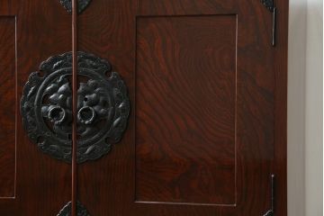 中古　美品　民芸家具　漆の綺麗な木地呂塗りが魅力　岩谷堂箪笥の着物箪笥(引き出し、衣装タンス、和箪笥)(R-057208)