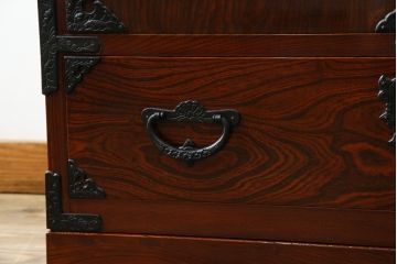 中古　美品　民芸家具　漆の綺麗な木地呂塗りが魅力　岩谷堂箪笥の着物箪笥(引き出し、衣装タンス、和箪笥)(R-057208)