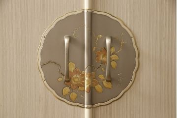中古　美品　収納力抜群!上品な佇まいが魅力的な加茂桐箪笥(桐たんす、衣装箪笥、着物箪笥、和タンス)(R-057209)
