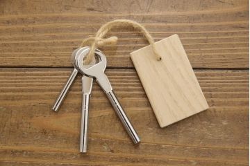 中古　美品　収納力抜群!上品な佇まいが魅力的な加茂桐箪笥(桐たんす、衣装箪笥、着物箪笥、和タンス)(R-057209)